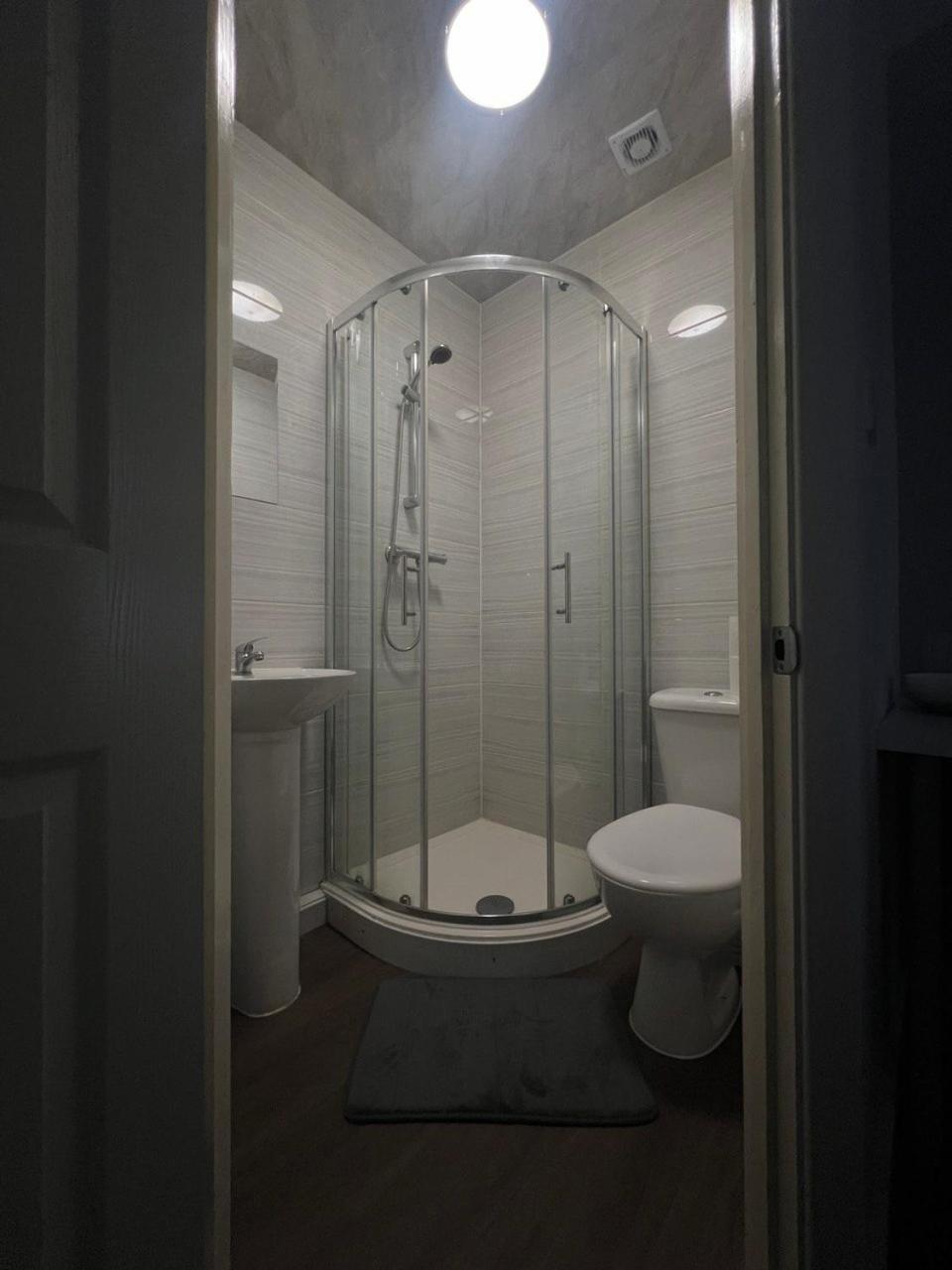 Deluxe Ensuite Double Room With Ensuite Coventry Esterno foto